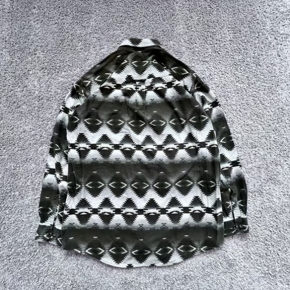 Geometric Patterned Button-Up Shirt - Picture 2 of 4